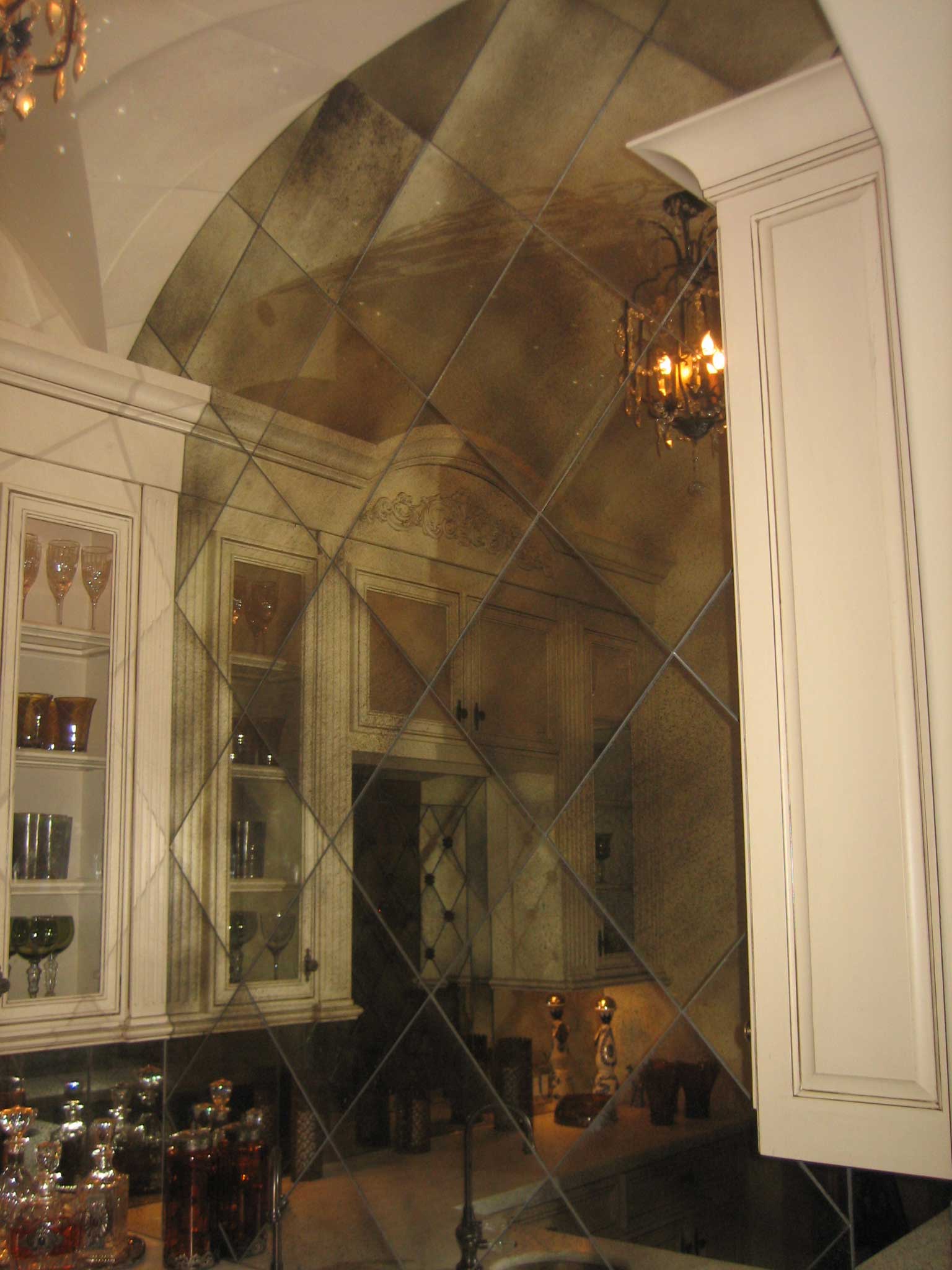 Decorative wall mirror in kitchen