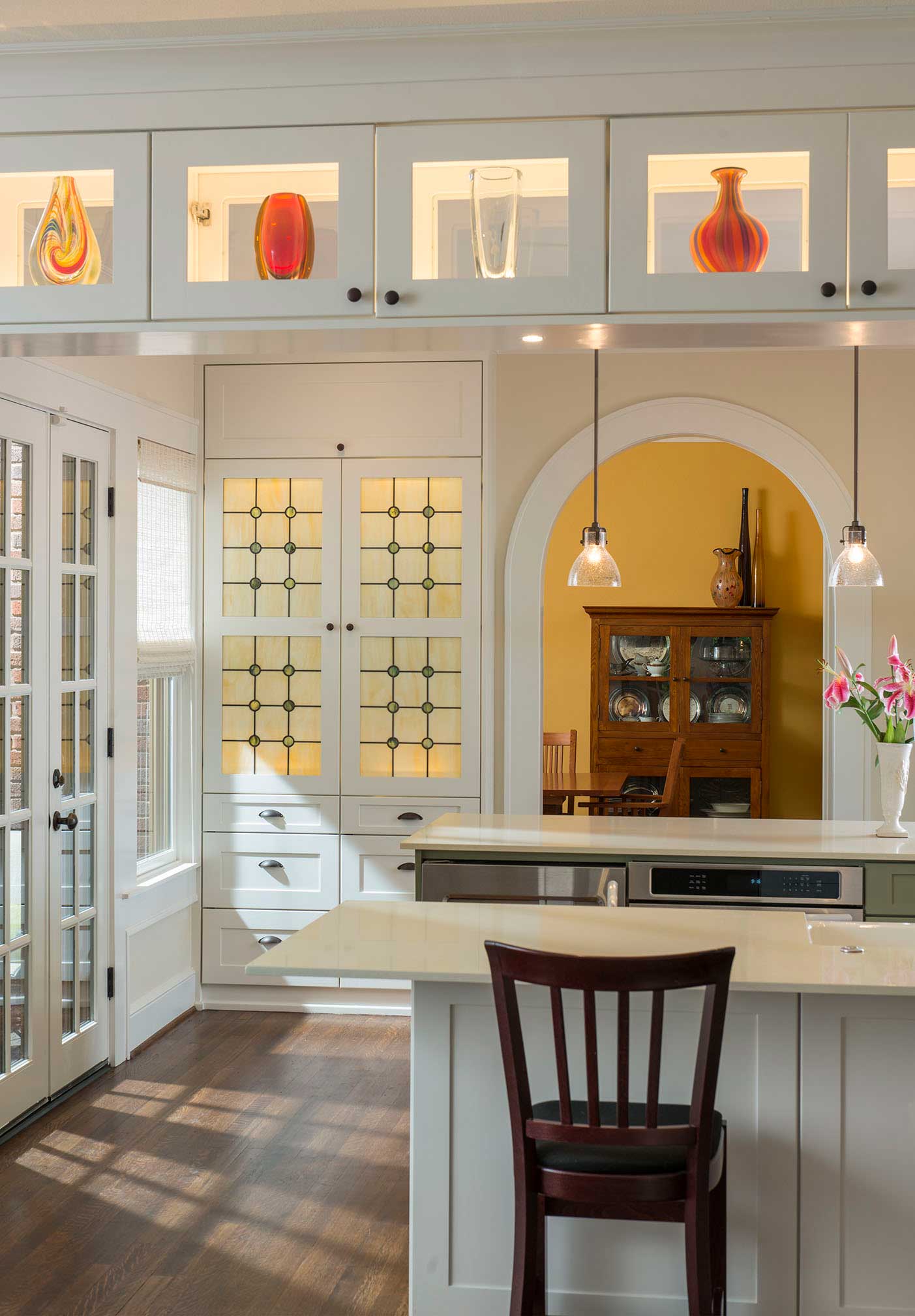 Kitchen Cabinet Doors with Art Glass features